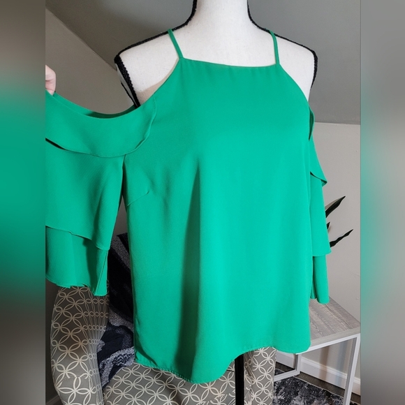 Skies are Blue Ruffled Sleeve Cold Shoulder Top Size Medium - Picture 1 of 3